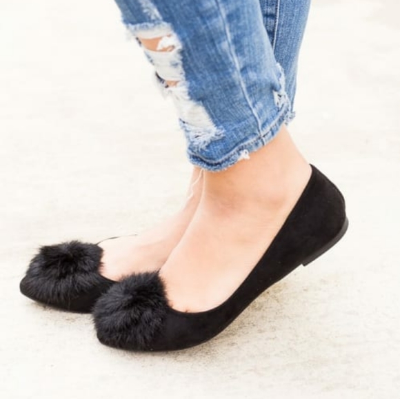 🆕⭐Tan real fur pom pom pointed toe flats - Picture 10 of 11